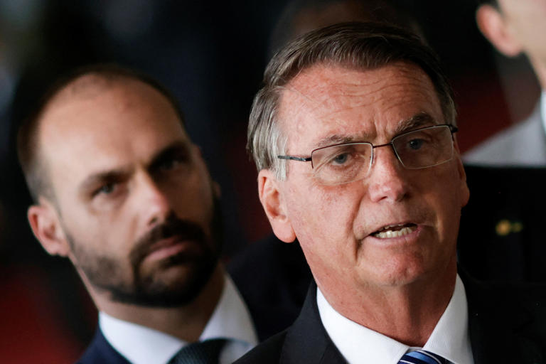Bolsonaro quebra silêncio depois de 45 horas