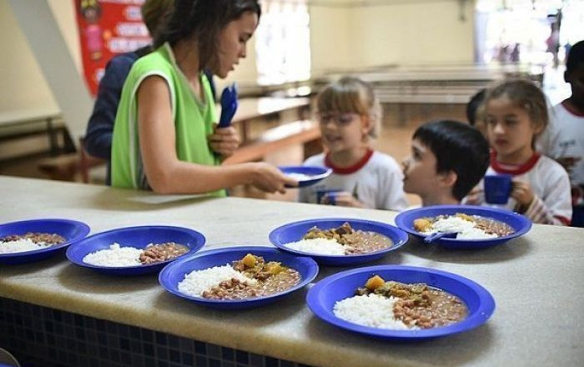 Governo Federal analisa reajuste no repasse para a merenda