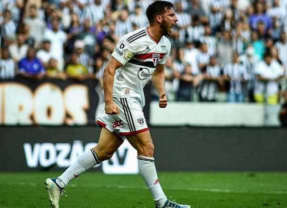 Calleri volta a marcar, e Bustos “desencanta” em vitória do São Paulo