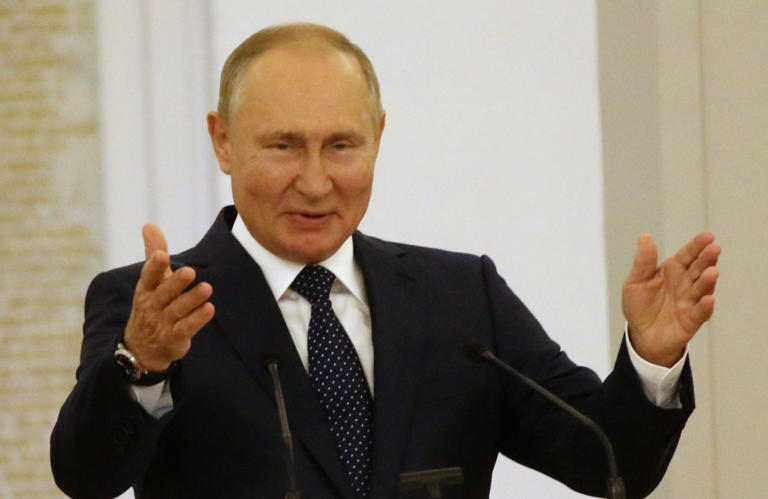 Putin aumenta os temores de III Guerra Mundial ao ameaçar atacar o 'elo mais fraco' da OTAN