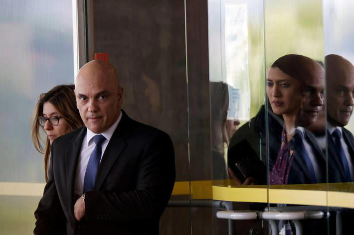 Moraes vê risco de Segurança Nacional e determina uso de PMs para debloqueio das Estradas Brasileiras
