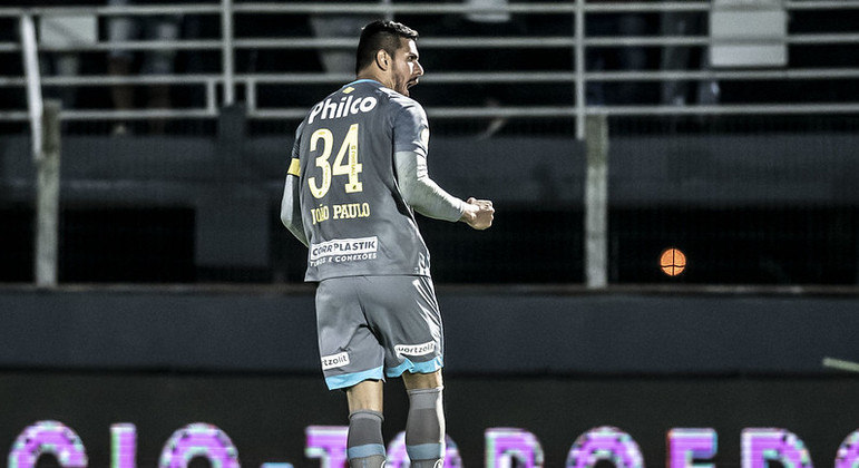 João Paulo confia em evolução do Santos: 'Temos tudo para fazer um bom trabalho'