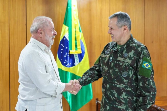 Lula a troca o comandante no Exército no fim de semana