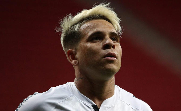 SOTELDO RECEBE PROPOSTA OFICIAL E FICA PRÓXIMO DE FORTALECER GRANDE CLUBE; ATACANTE FOI APROVADO PELO TÉCNICO PORTUGUÊS