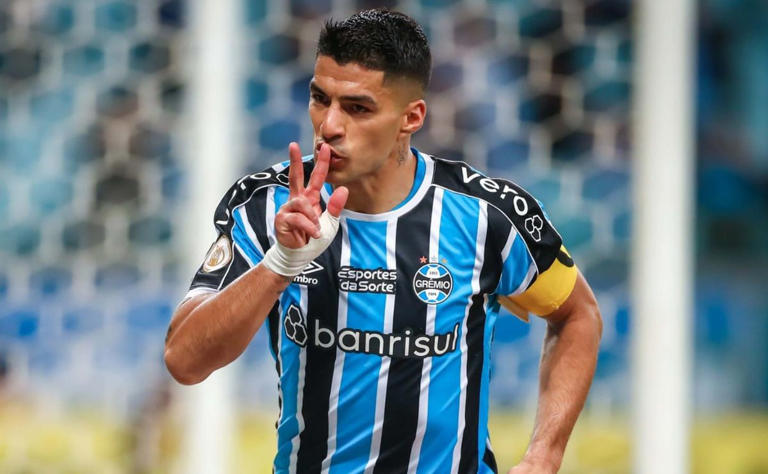 LUIS SUÁREZ: GRÊMIO VOLTA ATRÁS, 'ABRE MÃO' DA MULTA E LIBERA URUGUAIO PARA ASSINAR COM GRANDE CLUBE, MAS OBRIGATÓRIO NOVA CONDIÇÃO