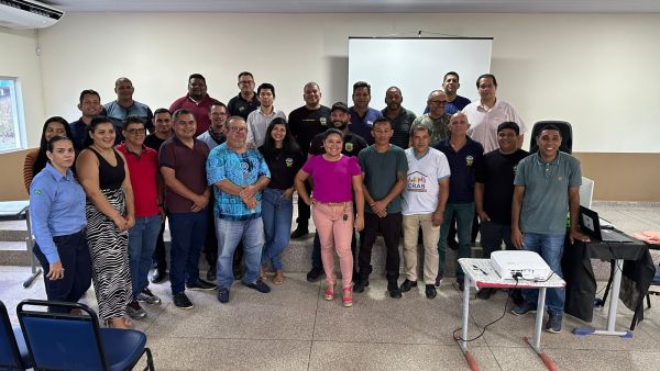 Motoristas da SEMSET/Candeias do Jamari, recebem palestra sobre prevenção no Transito